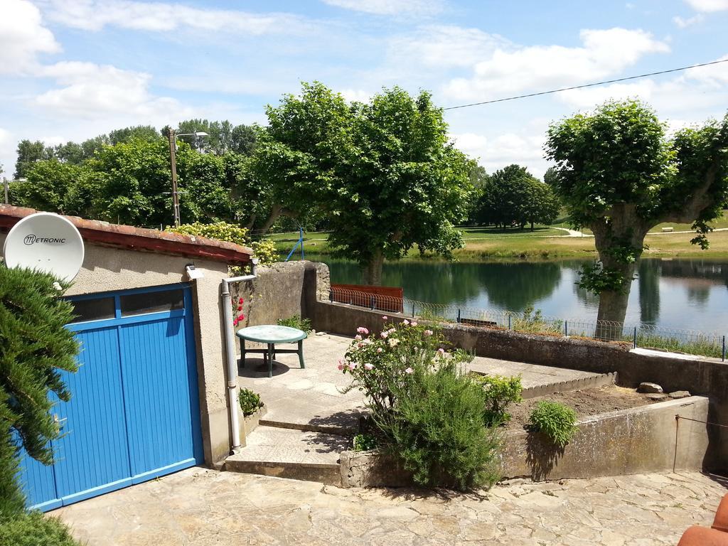 Le Gite Du Port Saint-Pierre-de-Boeuf Ruang foto